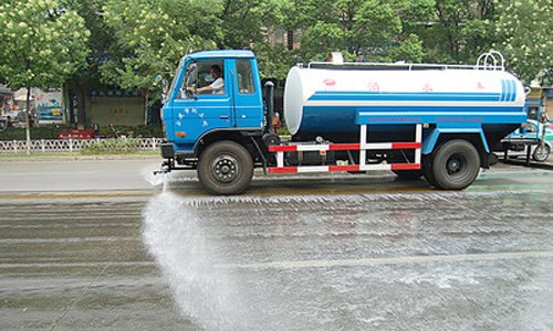 重型灑水車(chē)出售完成“大豐收”
